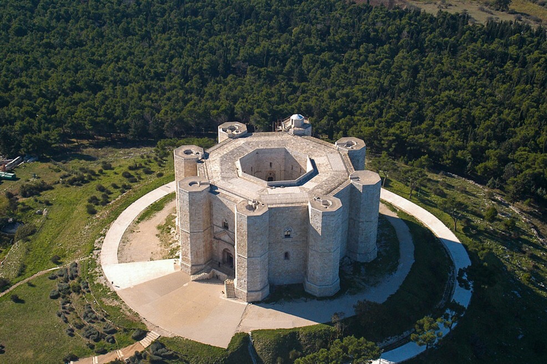 Castel del Monte Mediavalle Viaggi Lucca