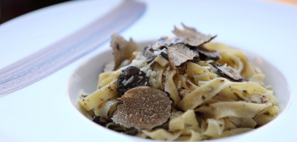 Alba incorona il “Re Tartufo”  sulla Strada dei Vini e nel borgo di GUARENE