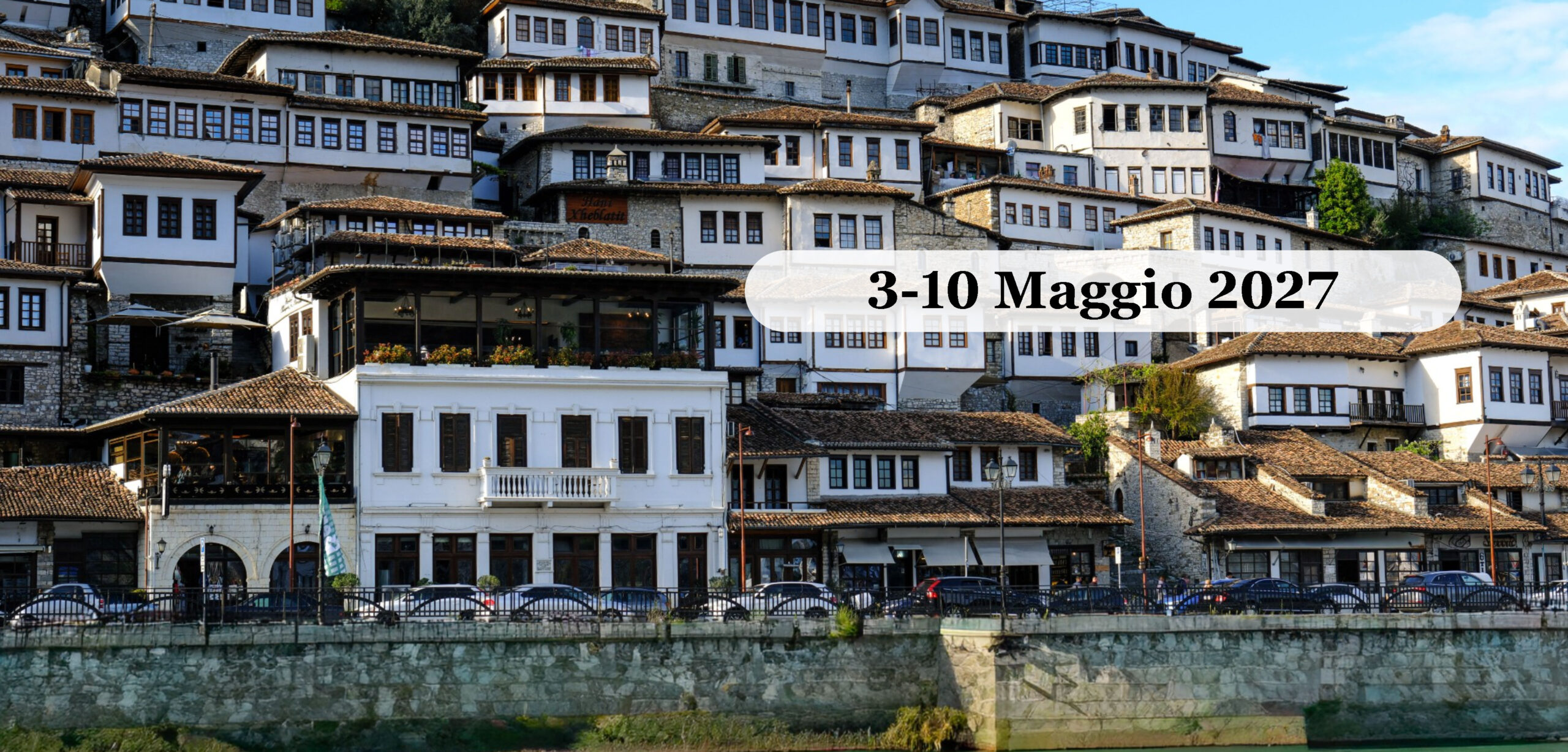 Gran Tour dell’Albania: Tirana, Durazzo, Scutari, Butrinto, Ardenice e la città di pietra Argirocastro Maggio 2027 Le case ottomane bianche di Berat, la città albanese dalle mille finestre, addossate sulla collina sopra il fiume Osum