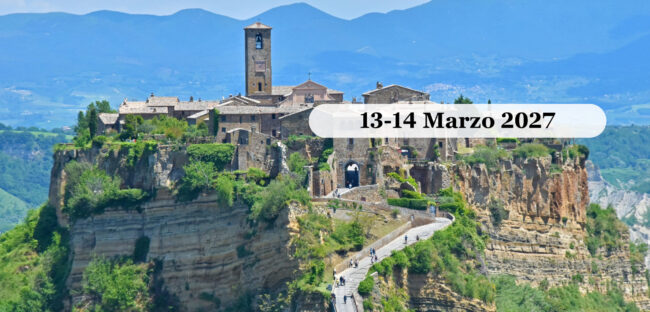 Civita di Bagnoregio arroccata sullo sperone di tufo, raggiunta dal lungo ponte pedonale