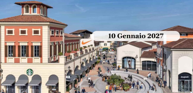 Il villaggio outlet di Serravalle Scrivia in stile ligure-piemontese con la piazza centrale