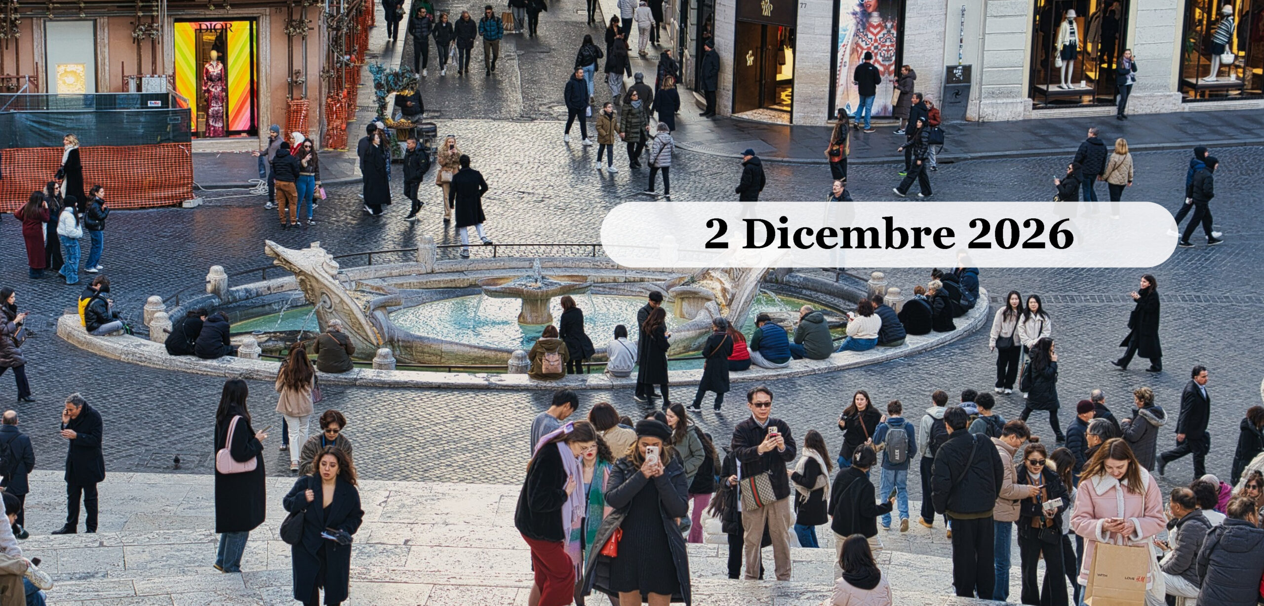 Shopping di Natale a Roma Dicembre 2026 Piazza di Spagna a Roma con la fontana della Barcaccia e le vetrine